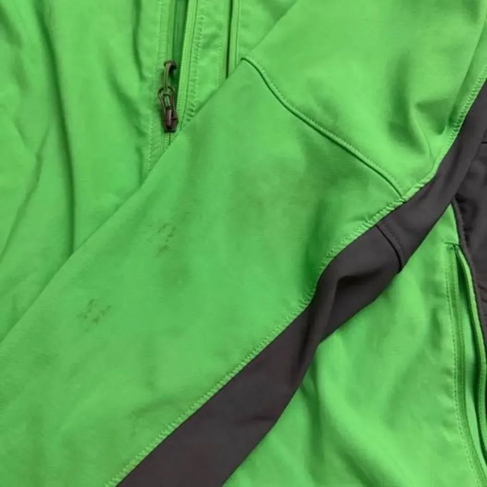 The North Face Softshell Jacket men’s size medium green